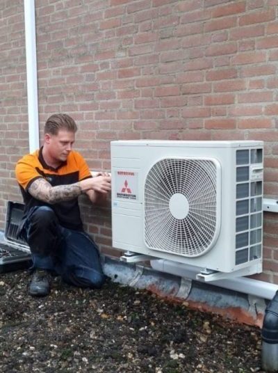 young-asian-air-conditioner-technician-air-conditioning-installation-technician-is-about-repair-air-conditioning-homes-buildings-air-conditioner-repairmen-work-home-unit